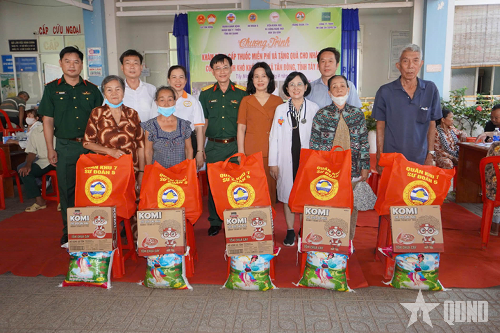 Khám bệnh miễn phí, tặng quà cho người dân khó khăn vùng biên Tây Ninh